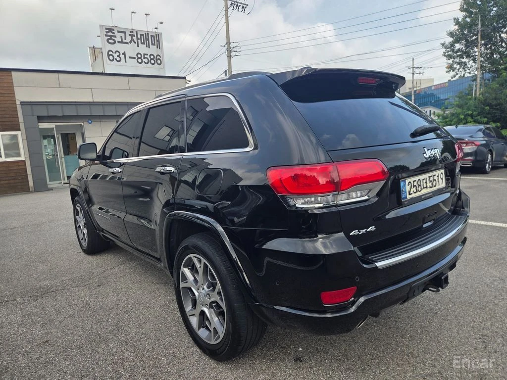 Jeep Grand cherokee 3.6* V6* 8ZF* OVERLAND* ДИСТРОНИК* ОБДУХВАНЕ* КАМЕ, снимка 4 - Автомобили и джипове - 55554907