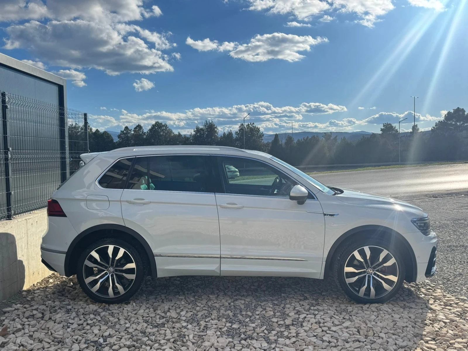 VW Tiguan R-LINE/240/4Motion/DSG/FULL/TOP, снимка 4 - Автомобили и джипове - 55627096