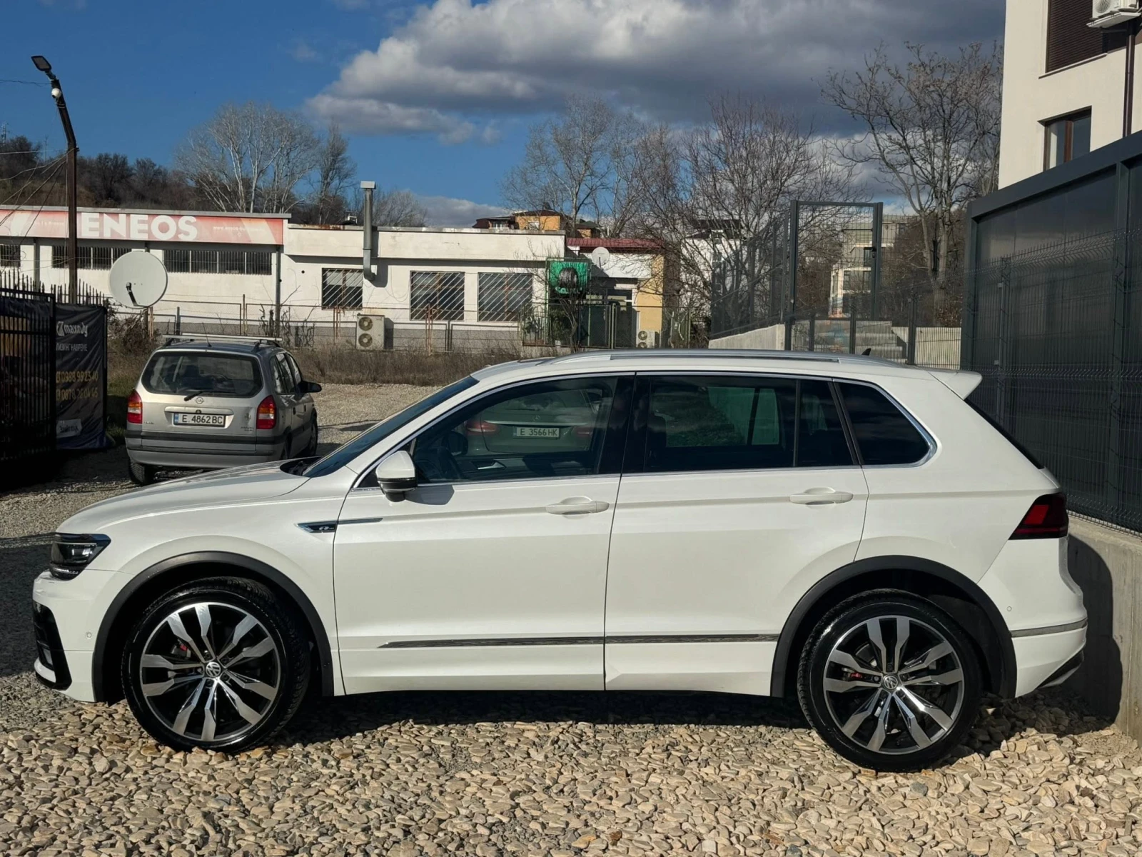 VW Tiguan R-LINE/240/4Motion/DSG/FULL/TOP, снимка 5 - Автомобили и джипове - 55627096