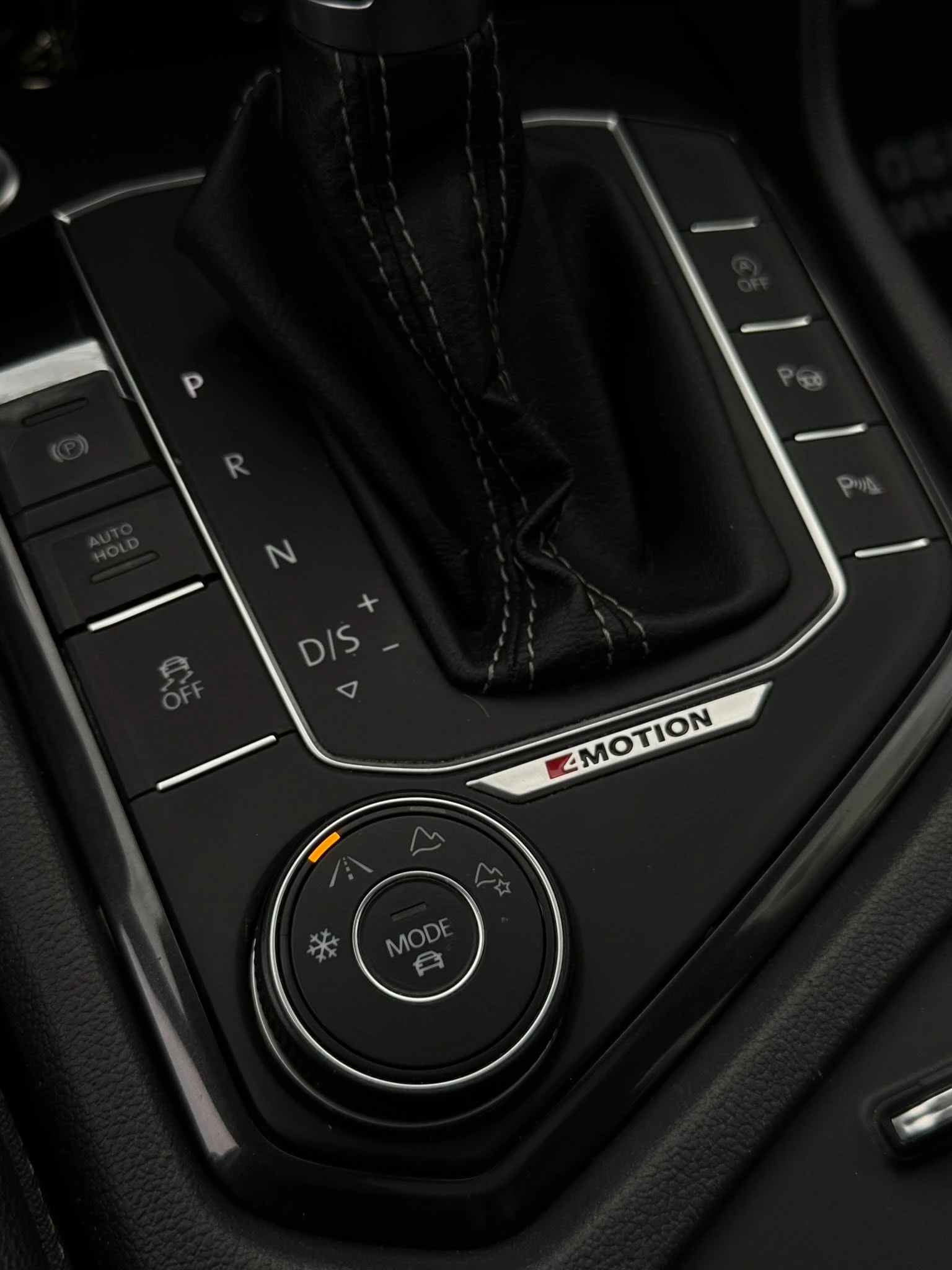 VW Tiguan R-LINE/240/4Motion/DSG/FULL/TOP, снимка 16 - Автомобили и джипове - 55627096