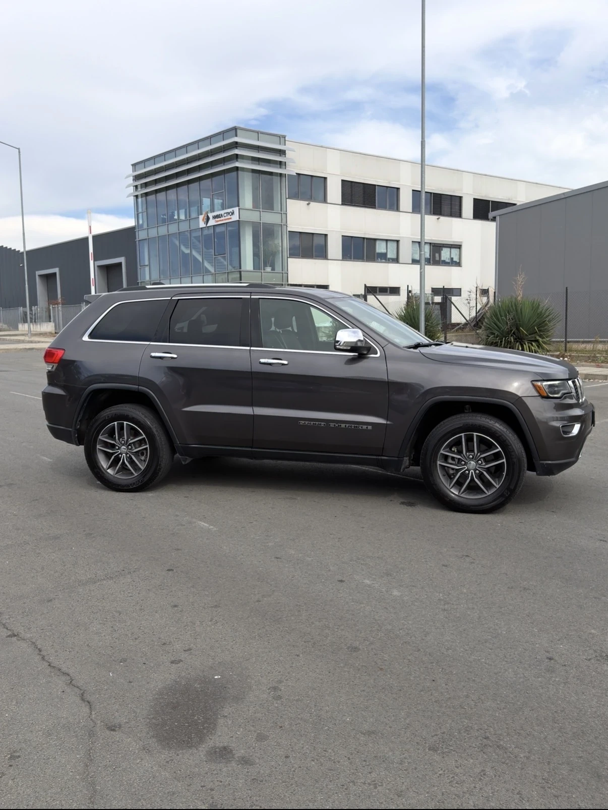Jeep Grand cherokee 3.6 Limited/4x4/Full/Led, снимка 4 - Автомобили и джипове - 56245838