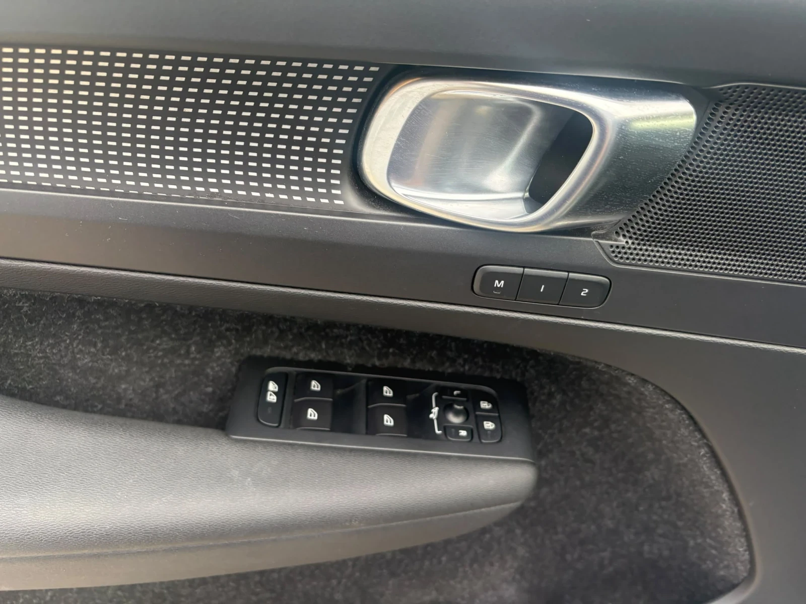 Volvo XC40 2.0T T5 R Design, снимка 14 - Автомобили и джипове - 56247194