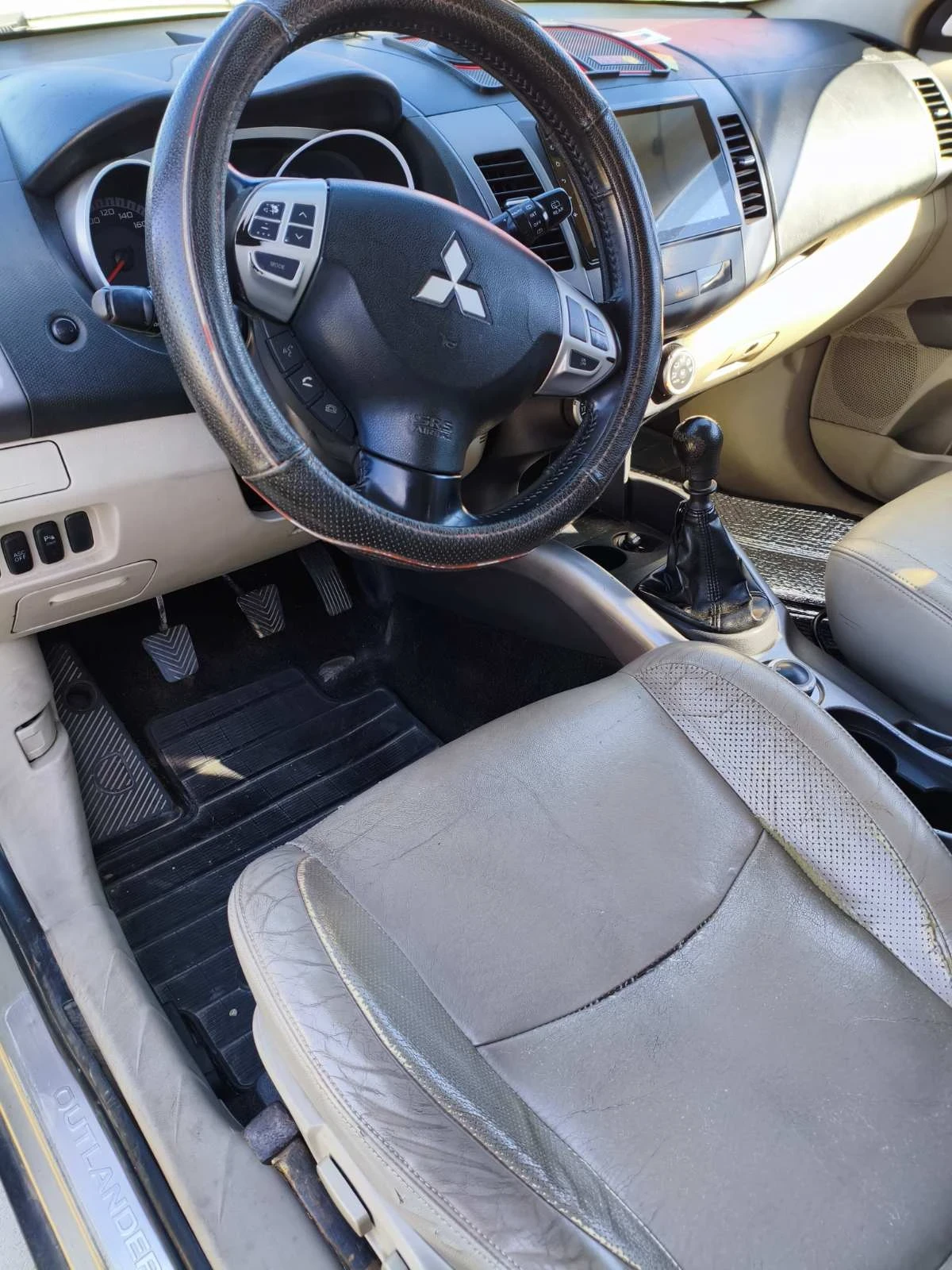 Mitsubishi Outlander, снимка 6 - Автомобили и джипове - 56374862