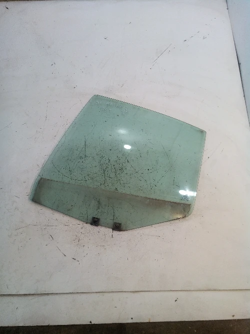 Задно ляво странично стъкло за Рено Меган седан