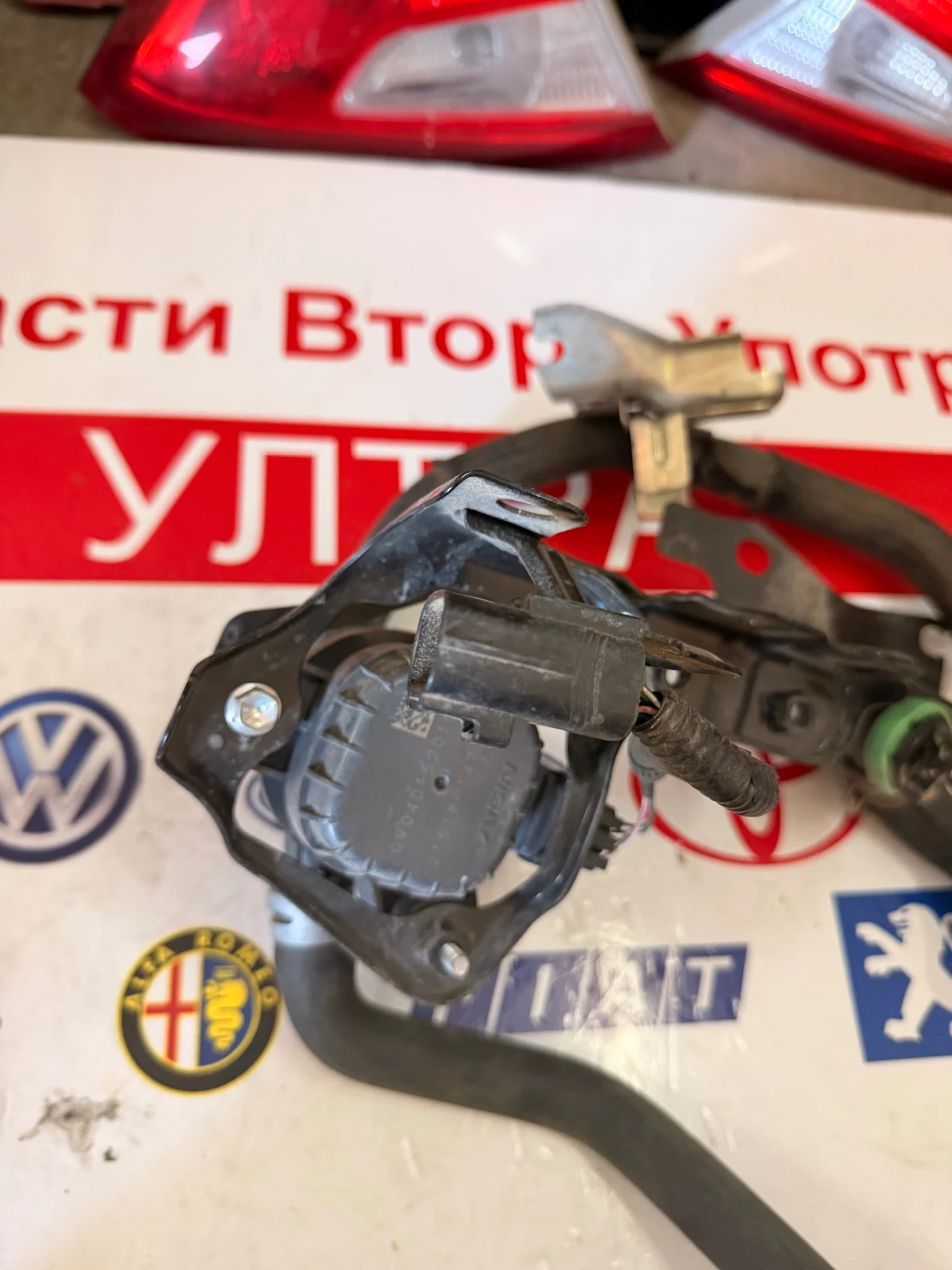 G9040-52010 Водна/цирколационна помпа TOYOYA AURIS E180 HYBRID  2017  G9040-52010 , снимка 2 - Части - 54691733