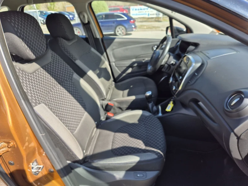 Renault Captur 1.5DCI, снимка 12 - Автомобили и джипове - 52120570