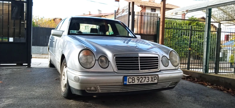 Mercedes-Benz E 200 210, снимка 2 - Автомобили и джипове - 52481473