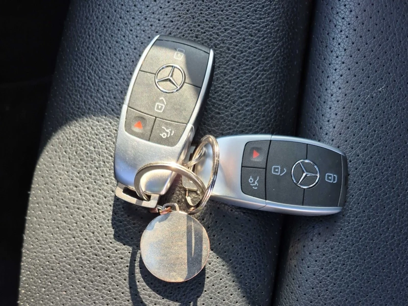 Mercedes-Benz C 300 CARFAX * * АВТО КРЕДИТ * * , снимка 11 - Автомобили и джипове - 52540291