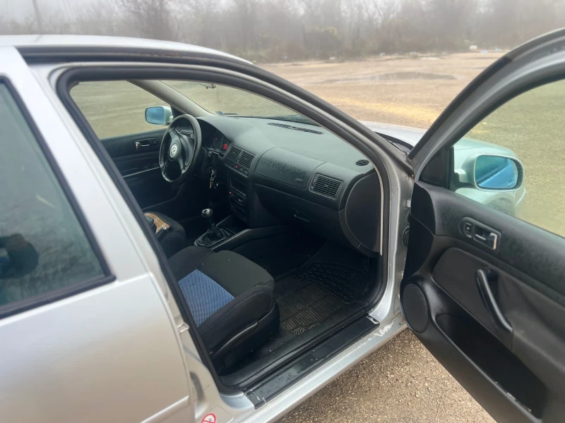 VW Golf 1.6, снимка 7 - Автомобили и джипове - 52678348