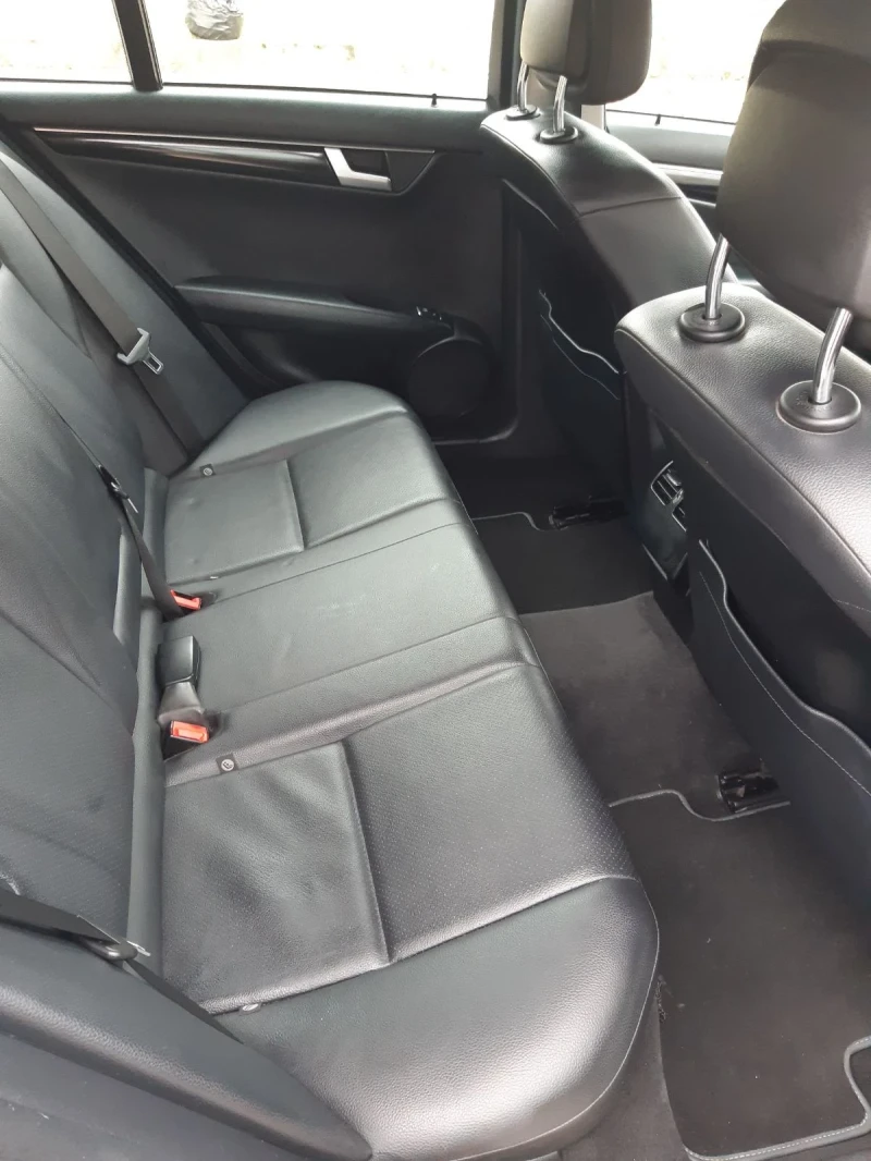 Mercedes-Benz C 220, снимка 7 - Автомобили и джипове - 52817369