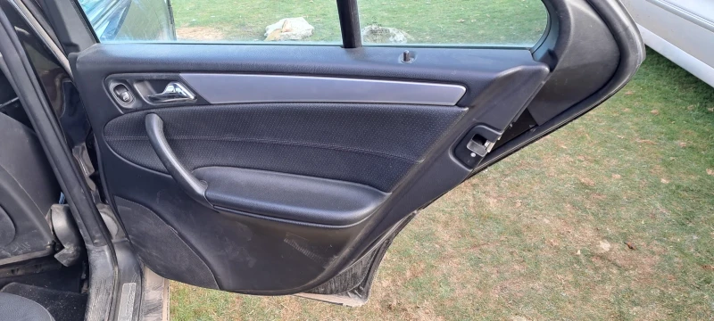 Mercedes-Benz C 180 180, снимка 6 - Автомобили и джипове - 52957576