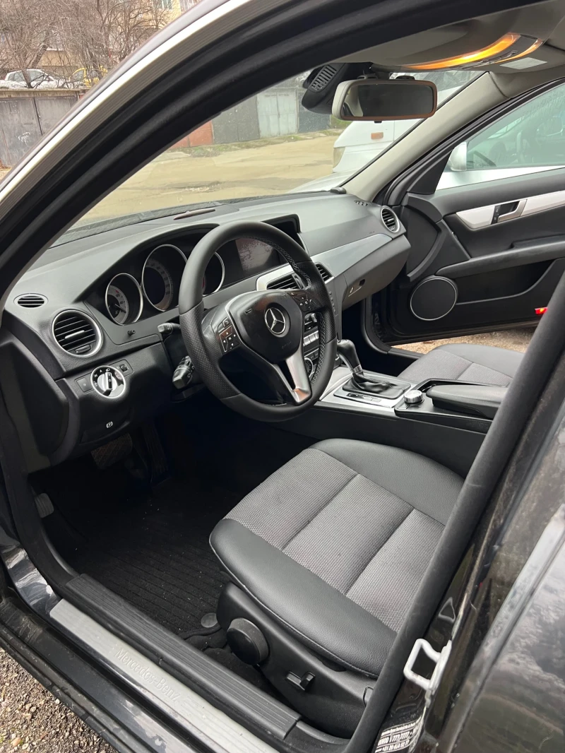 Mercedes-Benz C 220, снимка 2 - Автомобили и джипове - 53026056