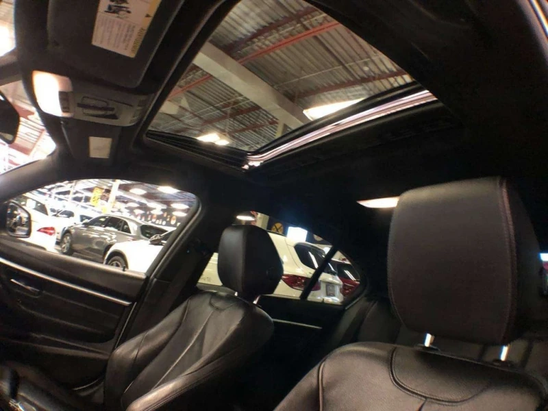 BMW 330 * xDrive * CARFAX * ЦЕНА ДО БГ, снимка 12 - Автомобили и джипове - 53246261