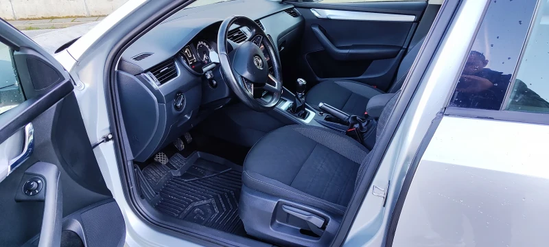 Skoda Octavia 1.6 TDI, снимка 6 - Автомобили и джипове - 53490766