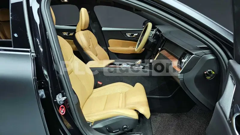 Volvo S60 B5| HEAD-UP| DISTRONIC| ОБДУХ| ВКЛЮЧЕН ТЕХНОТЕСТ, снимка 12 - Автомобили и джипове - 54331679