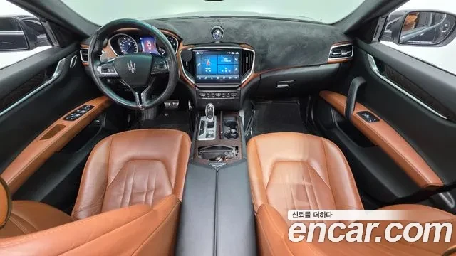 Maserati Ghibli, снимка 6 - Автомобили и джипове - 54753984