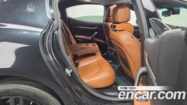 Maserati Ghibli, снимка 13 - Автомобили и джипове - 54753984