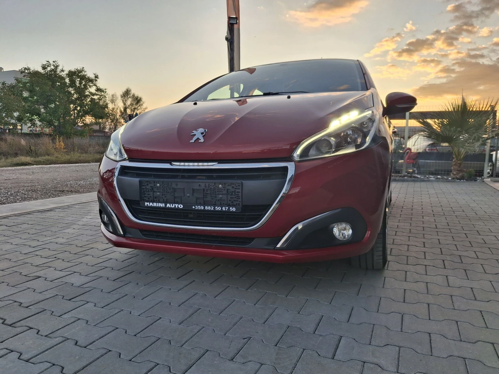 Peugeot 208 1.2benzin * euro6 * COC  * * TOP, снимка 1