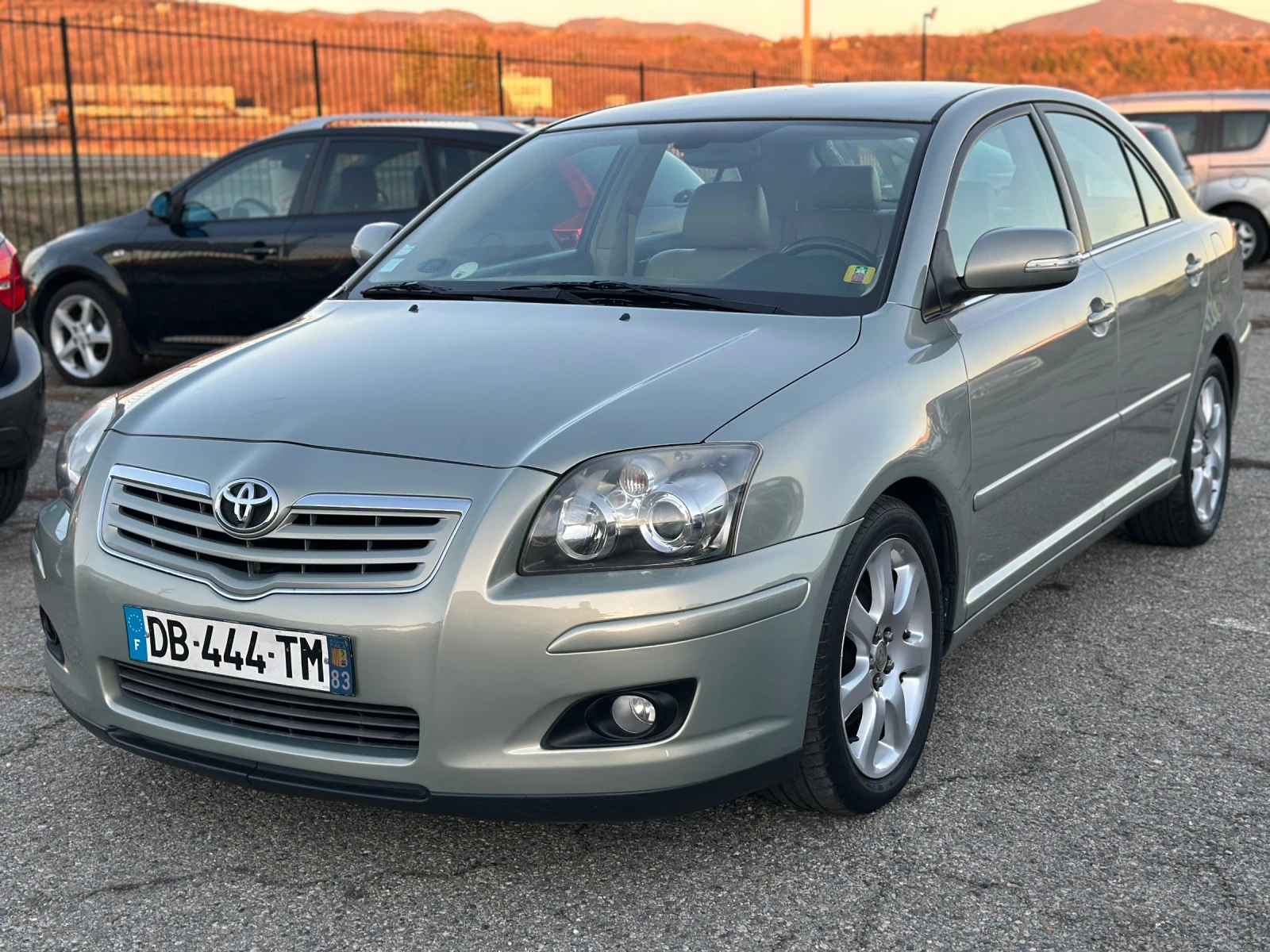 Toyota Avensis 2.4  Sol Facelift Автоматик | Mobile.bg — изображение 1