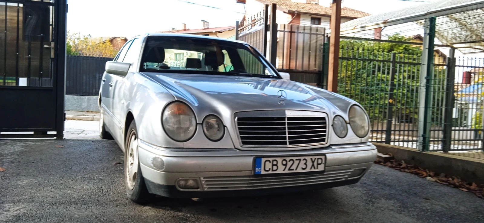 Mercedes-Benz E 200 210 - изображение 2