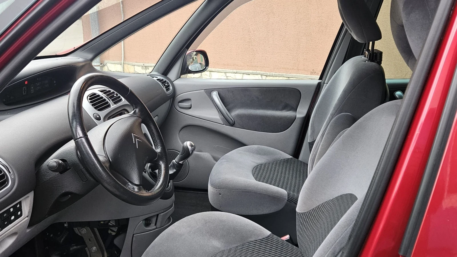 Citroen Xsara picasso 1.6 бензин 2009г - изображение 7