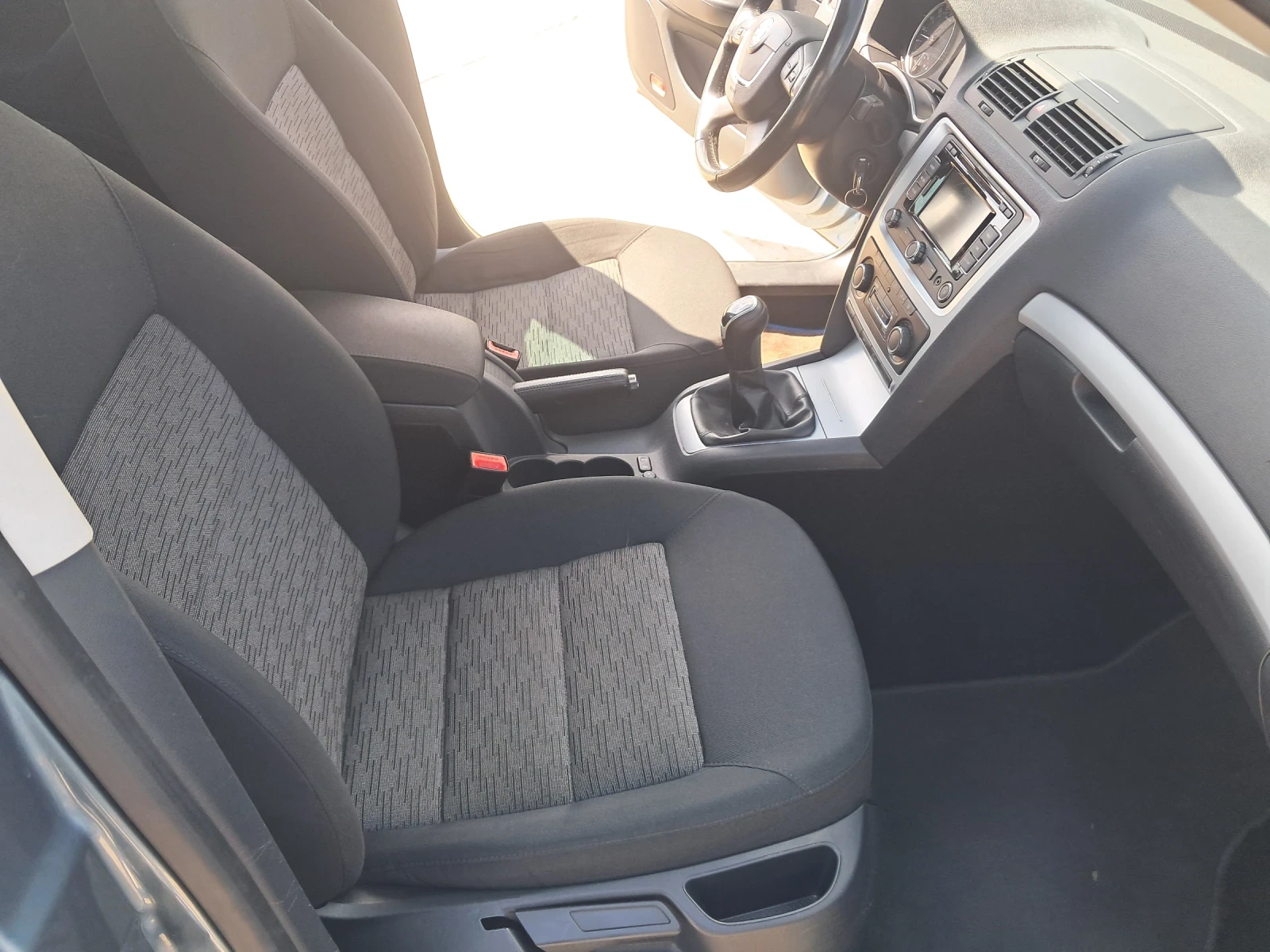 Skoda Octavia 1.6 TDI, снимка 10 - Автомобили и джипове - 53971855