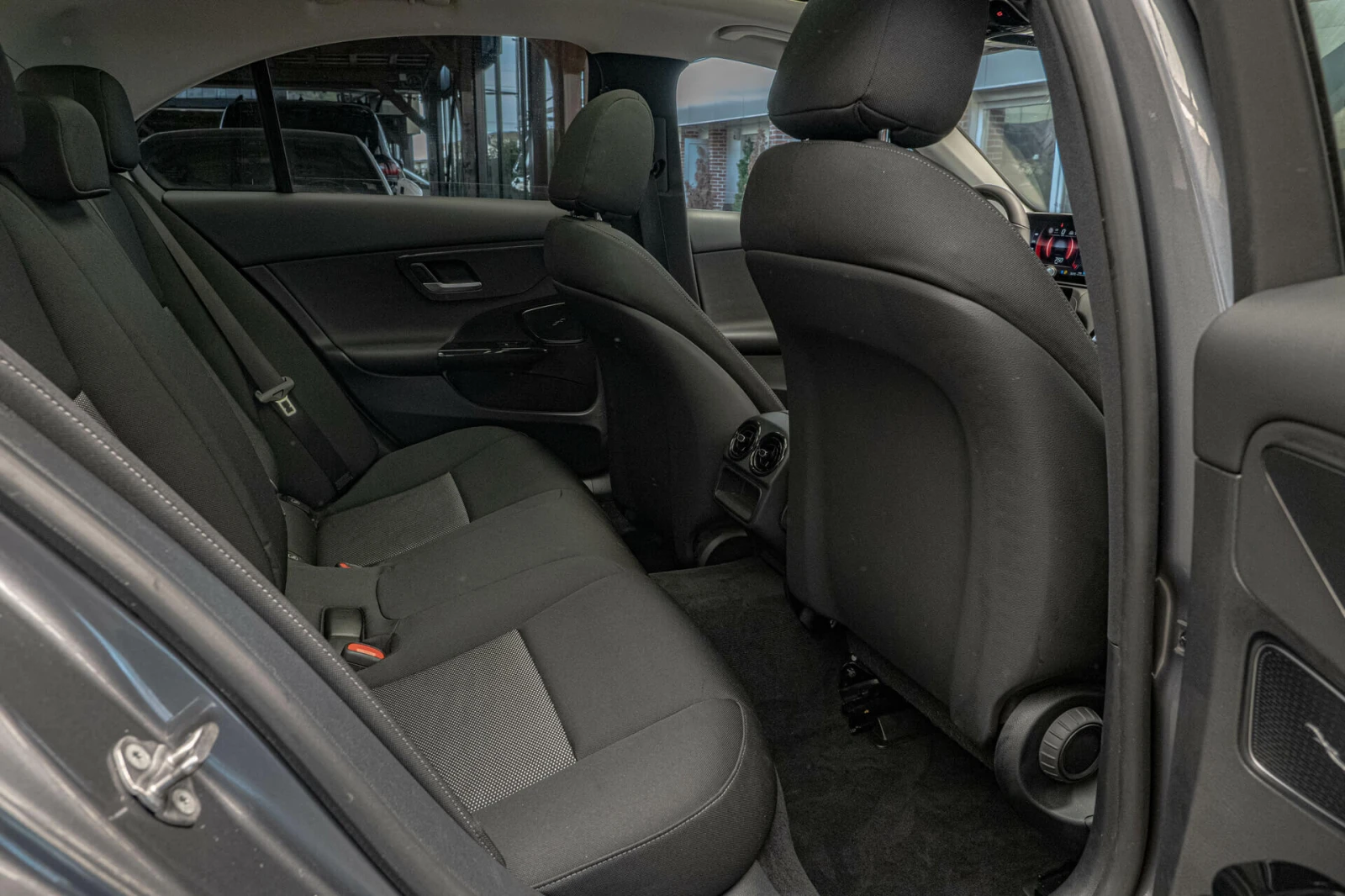 Mercedes-Benz C 300 d/Business/Панорама/Night Paket/Камера/Dynamic Sel, снимка 13 - Автомобили и джипове - 54673969
