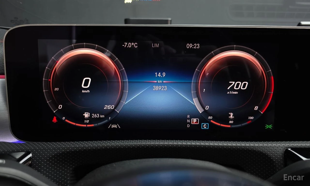 Mercedes-Benz CLA 250 4MATIC* ПОДГРЕВ* НАВИГАЦИЯ, снимка 6 - Автомобили и джипове - 54922919