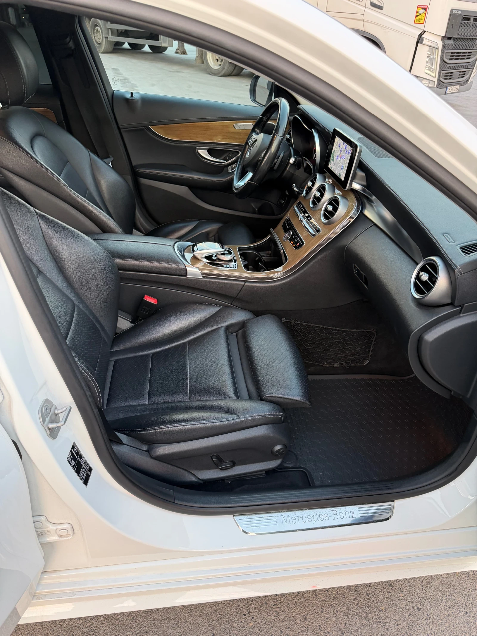 Mercedes-Benz C 250 AMG РАСK/СМЕНЕНИ ВЕРИГИ/РЕАЛНИ KM, снимка 7 - Автомобили и джипове - 54966516