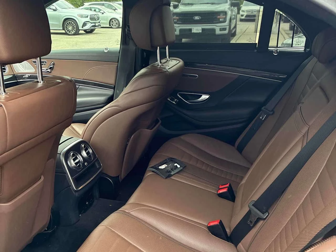 Mercedes-Benz S 560 4MATIC/ОБДУХВАНЕ/ПАНОРАМА/360/OT MERCEDES, снимка 10 - Автомобили и джипове - 55193444