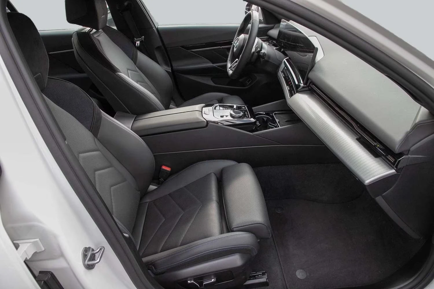 BMW 520 d M Sport/HARMAN KARDON/INDIVIDUAL, снимка 10 - Автомобили и джипове - 55263179