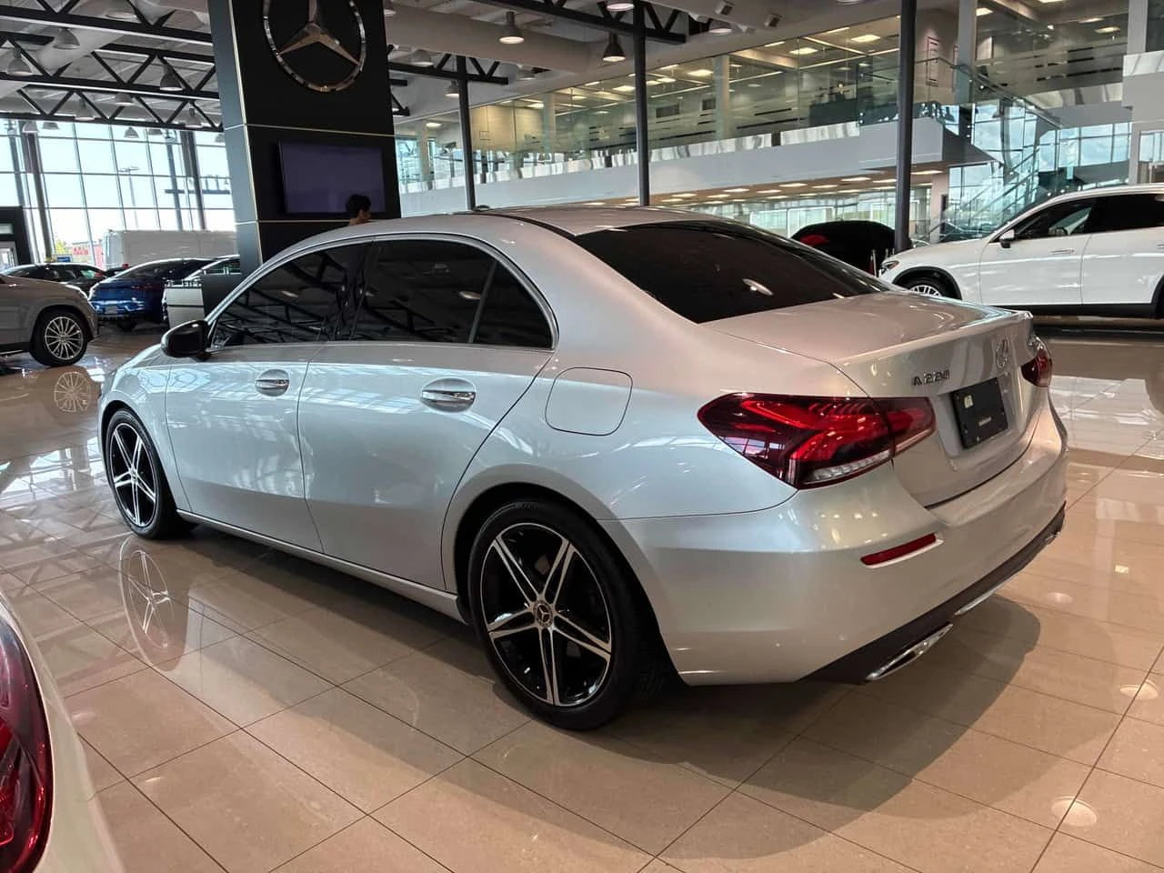 Mercedes-Benz A 220 * АВТОКРЕДИТ БЕЗ ПЪРВОНАЧАЛНА ВНОСКА* , снимка 2 - Автомобили и джипове - 55669626