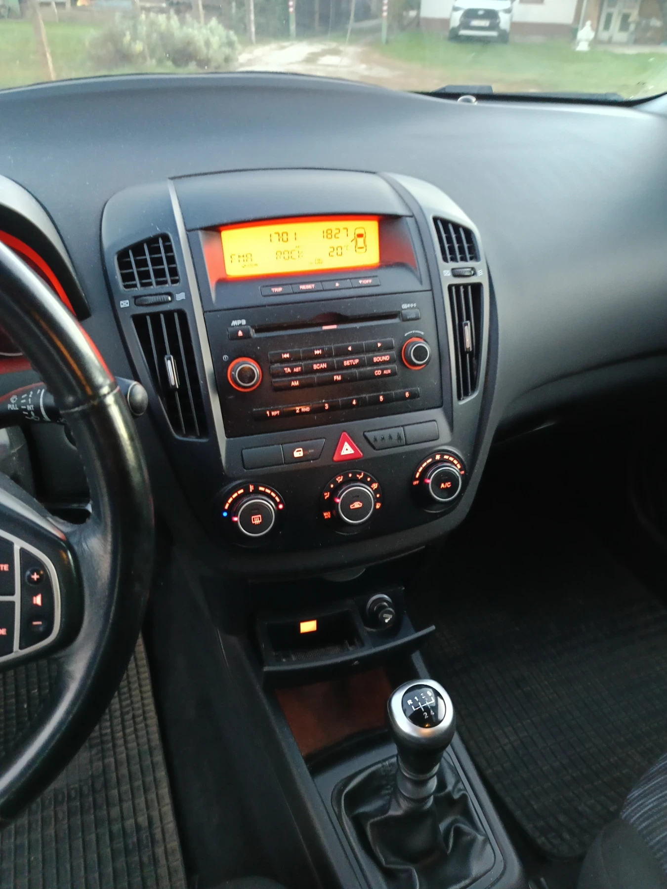 Kia Ceed 1.6 i, снимка 7 - Автомобили и джипове - 56299070