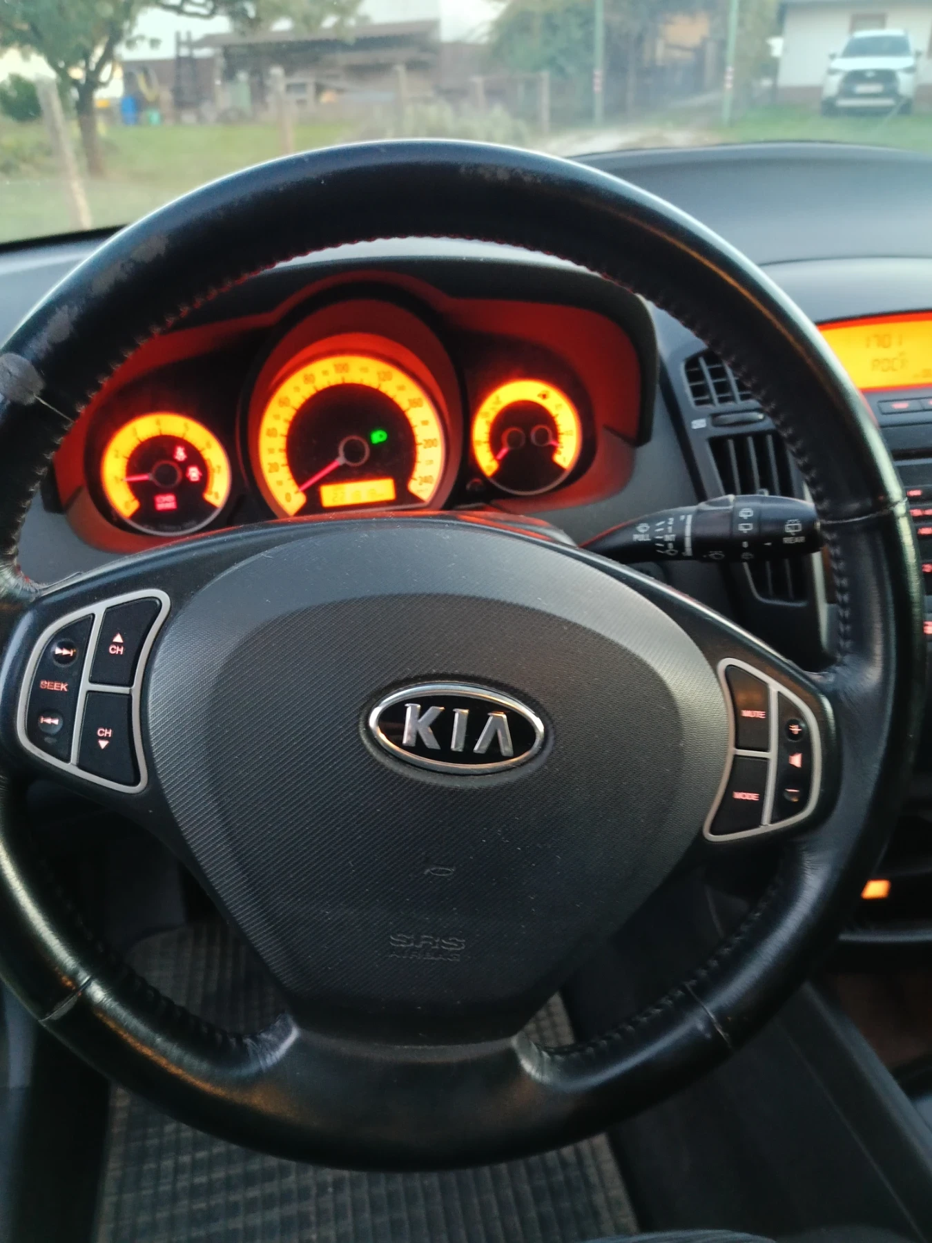 Kia Ceed 1.6 i, снимка 8 - Автомобили и джипове - 56299070