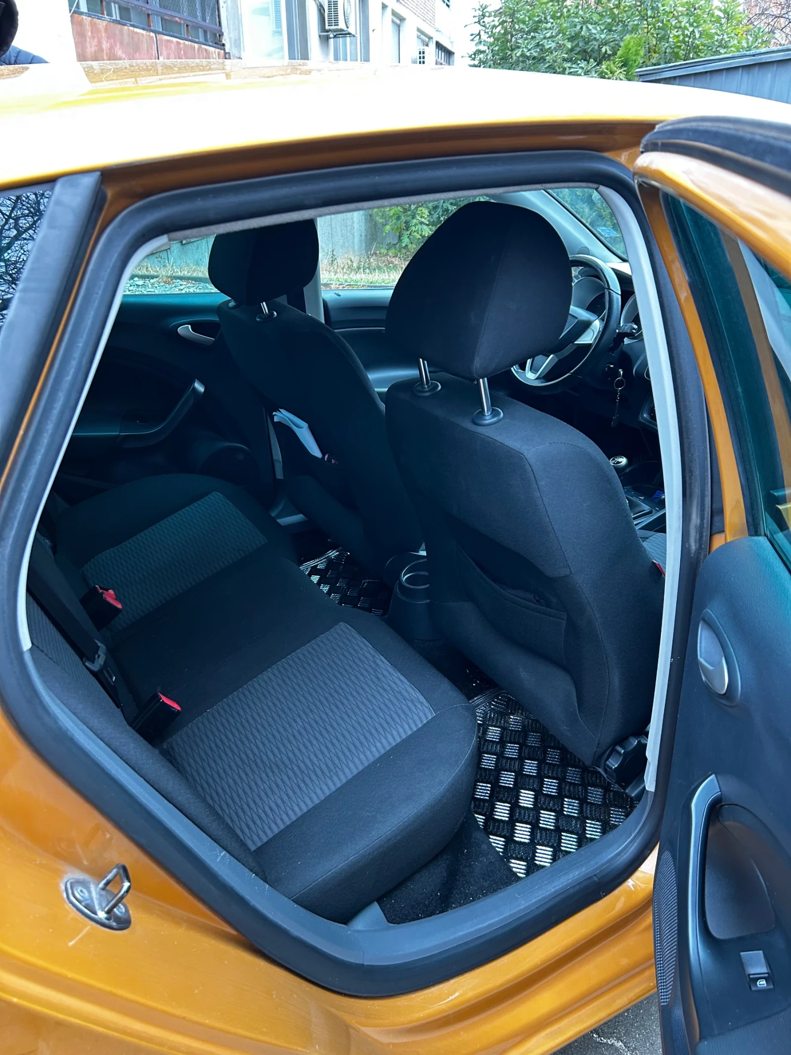 Seat Ibiza TSI, снимка 7 - Автомобили и джипове - 56746858