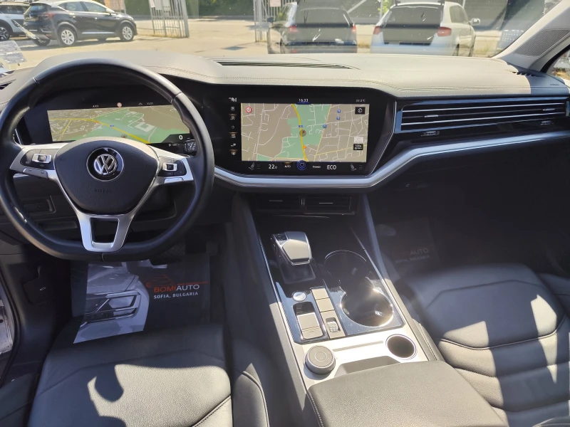 VW Touareg 3.0TDi* 4X4* VIRTUAL * ПОДГРЕВ*  LED* КОЖА* CARPLA, снимка 8 - Автомобили и джипове - 50537133