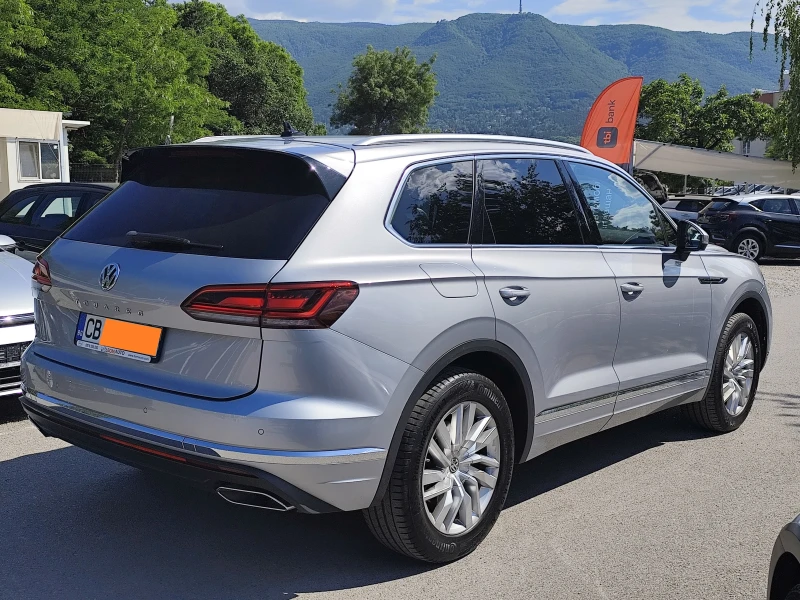 VW Touareg 3.0TDi* 4X4* VIRTUAL * ПОДГРЕВ*  LED* КОЖА* CARPLA, снимка 4 - Автомобили и джипове - 50537133