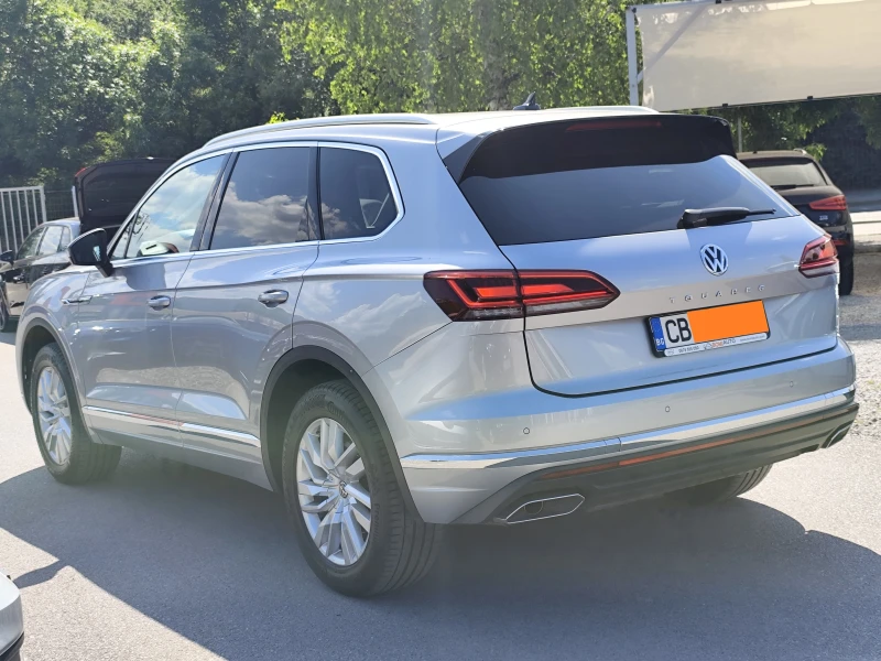 VW Touareg 3.0TDi* 4X4* VIRTUAL * ПОДГРЕВ*  LED* КОЖА* CARPLA, снимка 6 - Автомобили и джипове - 50537133