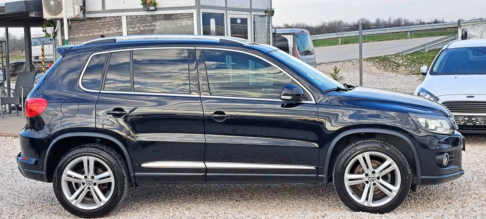 VW Tiguan 2.0 TDI R-LINE 4x4 Автомат Нави Кожа Панорама, снимка 8 - Автомобили и джипове - 53991097