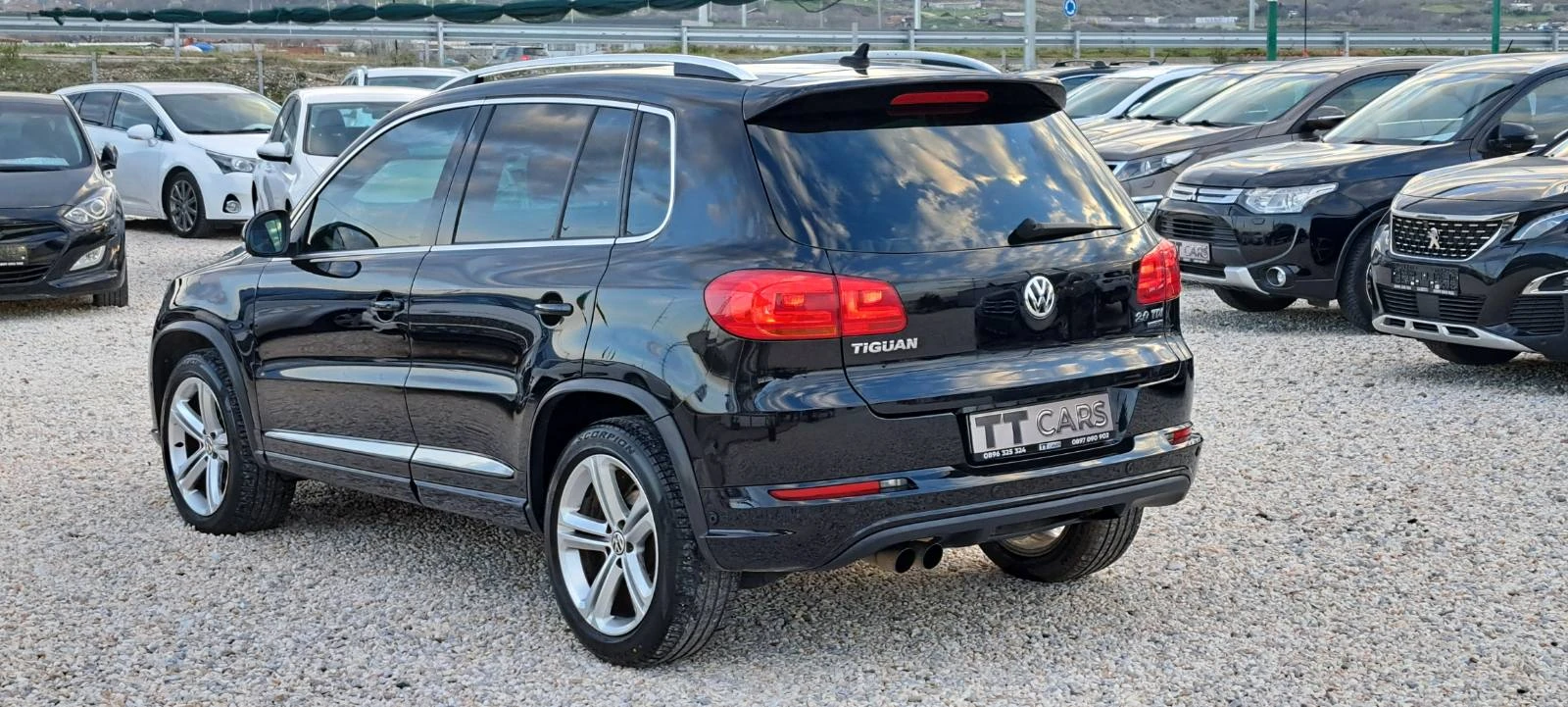 VW Tiguan 2.0 TDI R-LINE 4x4 Автомат Нави Кожа Панорама, снимка 5 - Автомобили и джипове - 53991097