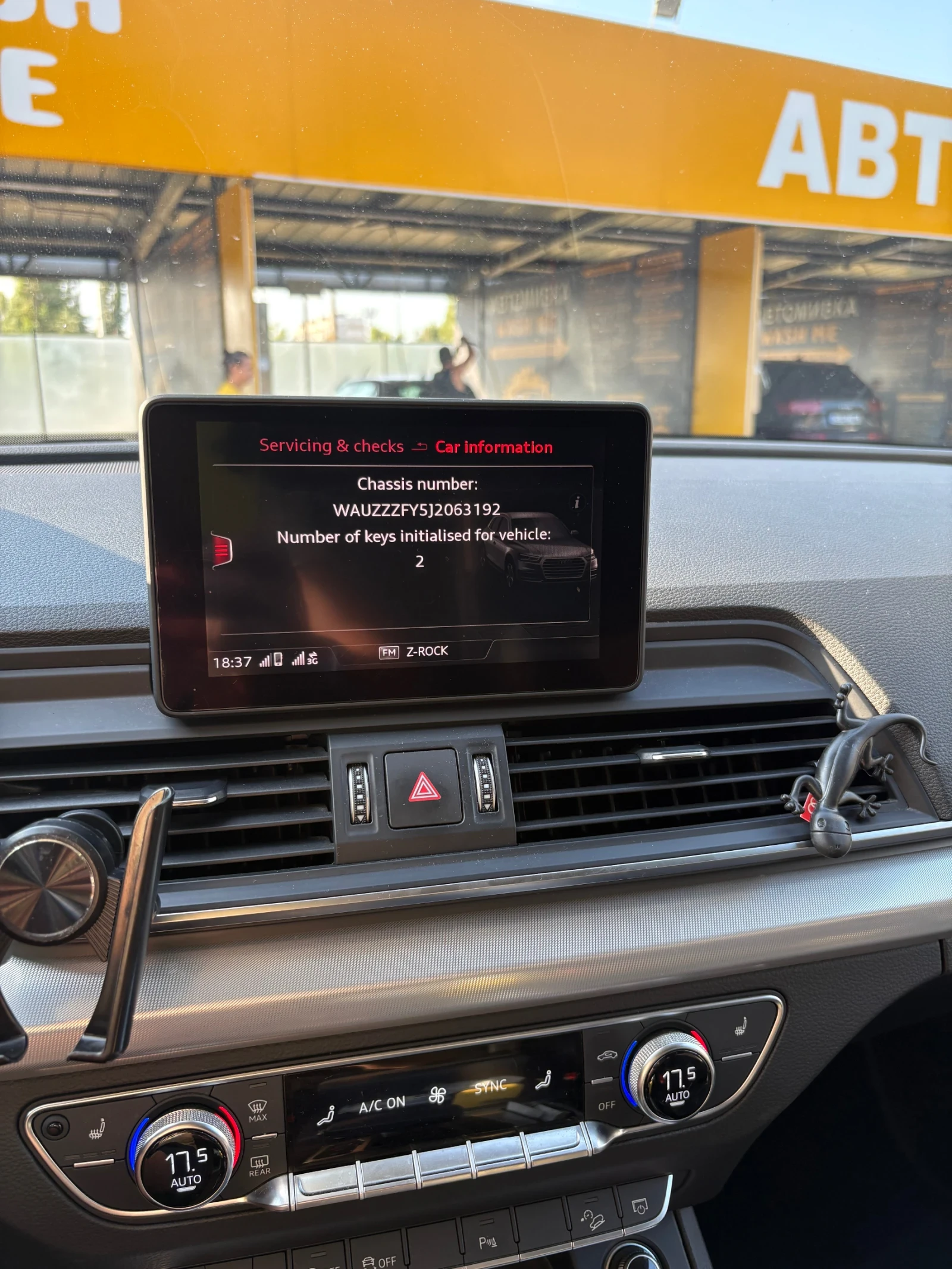 Audi Q5 2.0TDI Sport, снимка 8 - Автомобили и джипове - 55436362