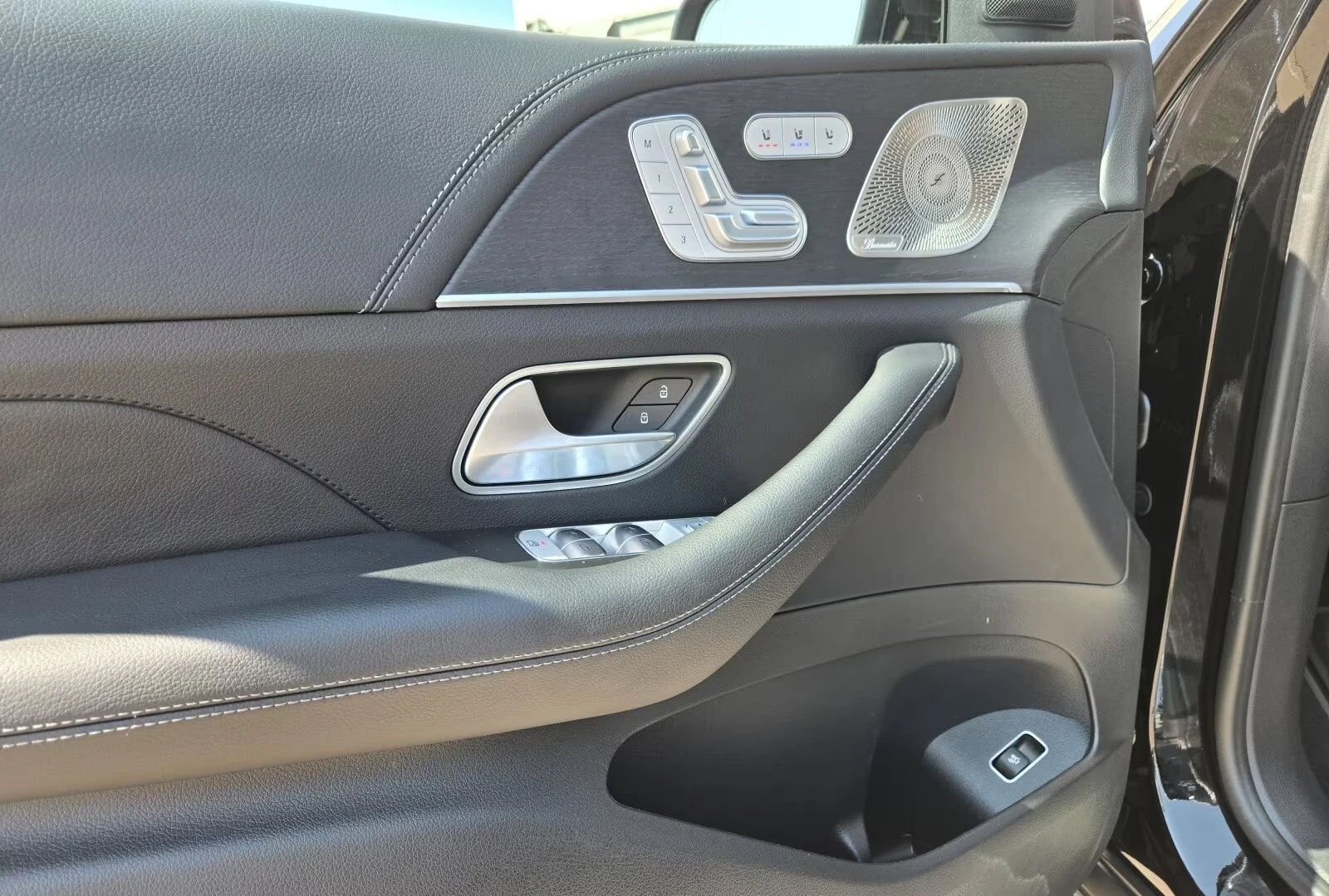 Mercedes-Benz GLE 580 NIGHT / 4M / BURM / HUD / PANO / 360 / MULTIBEAM /, снимка 6 - Автомобили и джипове - 55769050