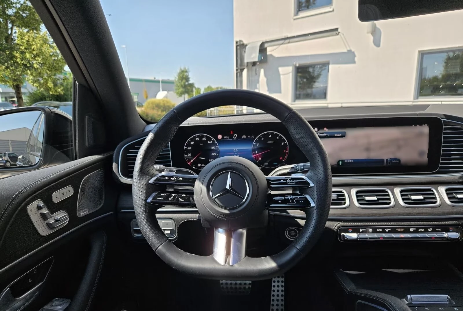 Mercedes-Benz GLE 580 NIGHT / 4M / BURM / HUD / PANO / 360 / MULTIBEAM /, снимка 9 - Автомобили и джипове - 55769050