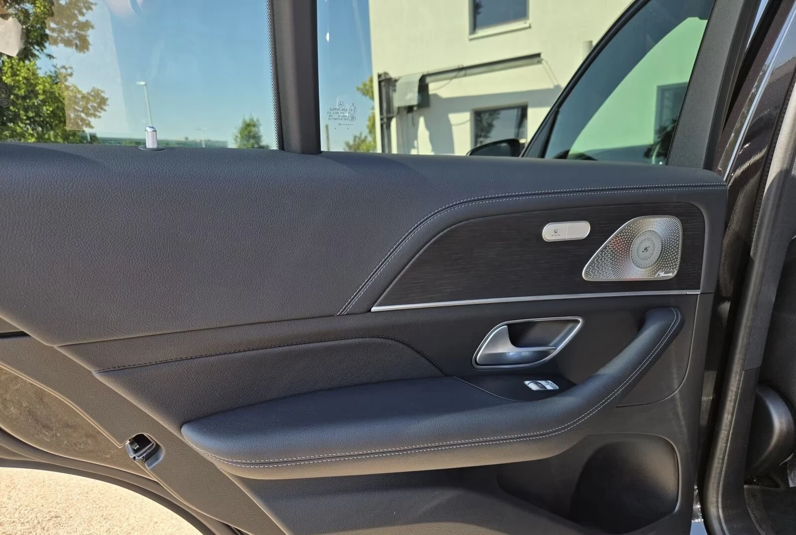 Mercedes-Benz GLE 580 NIGHT / 4M / BURM / HUD / PANO / 360 / MULTIBEAM /, снимка 10 - Автомобили и джипове - 55769050
