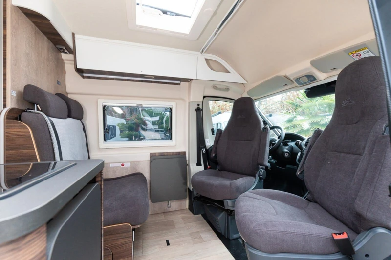 Кемпер Laika ECOVIP-645-BLACK-EDITION* NEW* ERSPARNIS* , снимка 5 - Каравани и кемпери - 53534269