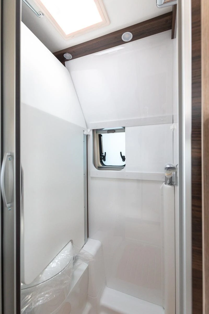 Кемпер Laika ECOVIP-645-BLACK-EDITION* NEW* ERSPARNIS* , снимка 10 - Каравани и кемпери - 53534269