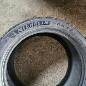 Гуми Зимни 245/40R18, снимка 4 - Гуми и джанти - 53478161