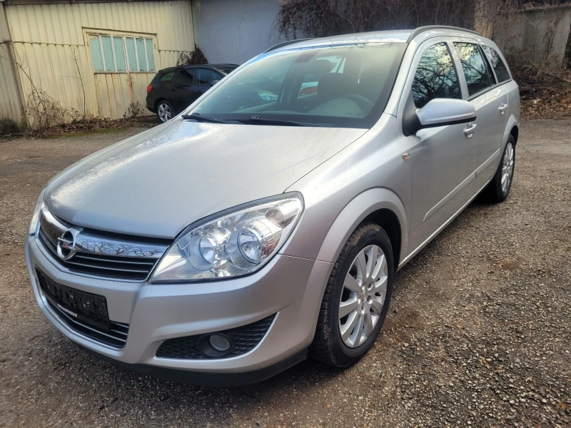 Opel Astra 1.7CDTI TOP състояние, снимка 2 - Автомобили и джипове - 48288976