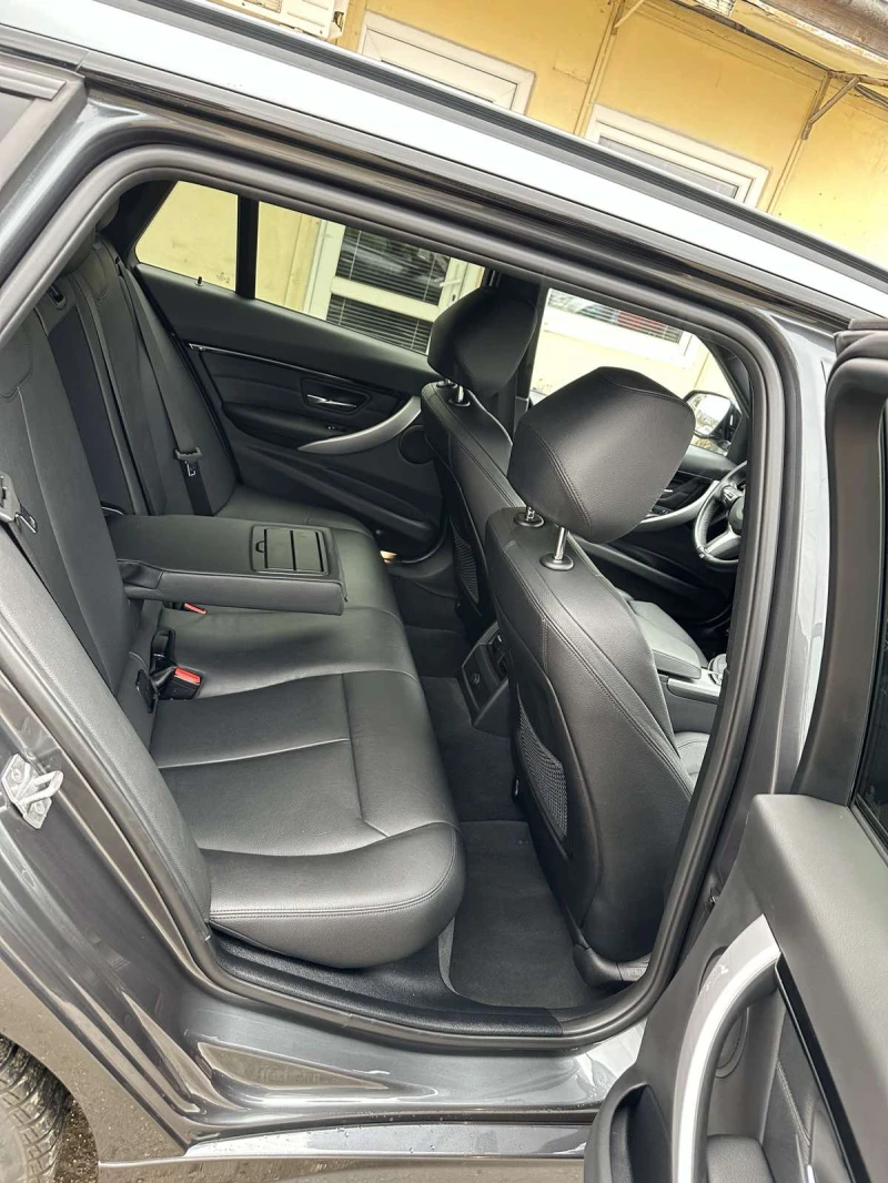 BMW 320 xDrive Facelift, снимка 12 - Автомобили и джипове - 52588366