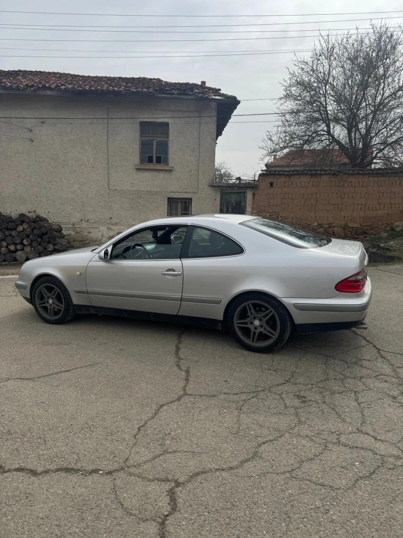 Mercedes-Benz CLK 200k, снимка 2 - Автомобили и джипове - 49504987